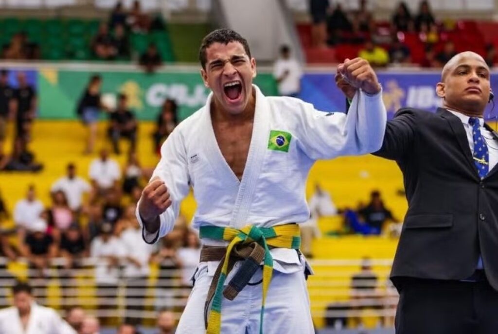 Felipe Leonardo Brilha e Conquista o Bicampeonato Brasileiro de Jiu-Jitsu
