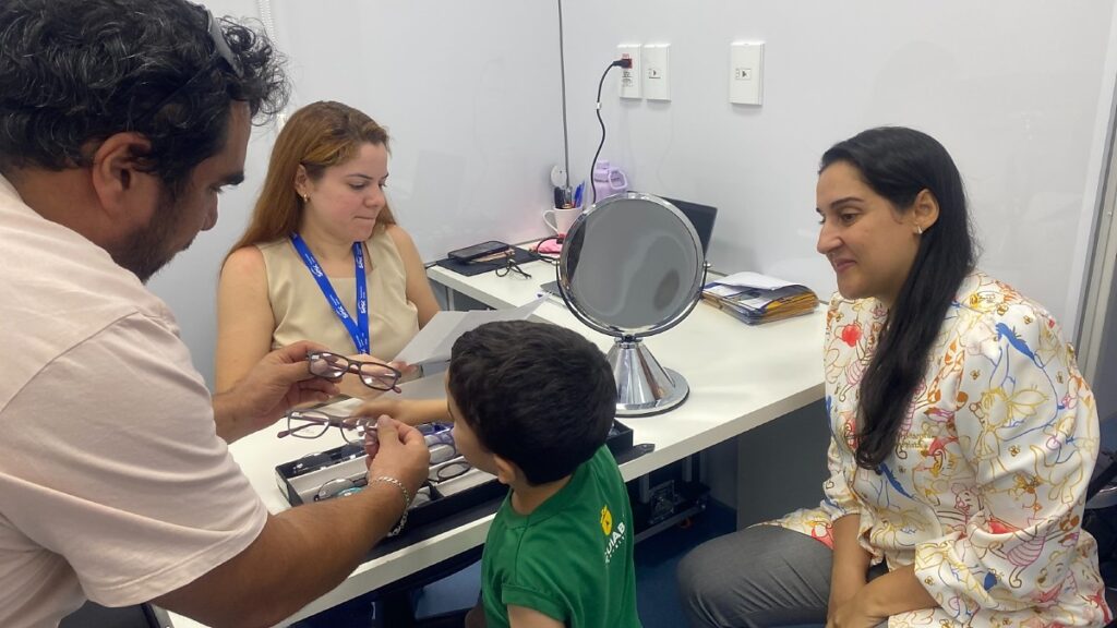 Mais de 250 Alunos da Rede Municipal de Cuiabá Recebem Óculos pelo Sesc Saúde Visão Mais de 250 Alunos da Rede Municipal de Cuiabá Recebem Óculos pelo Sesc Saúde Visão