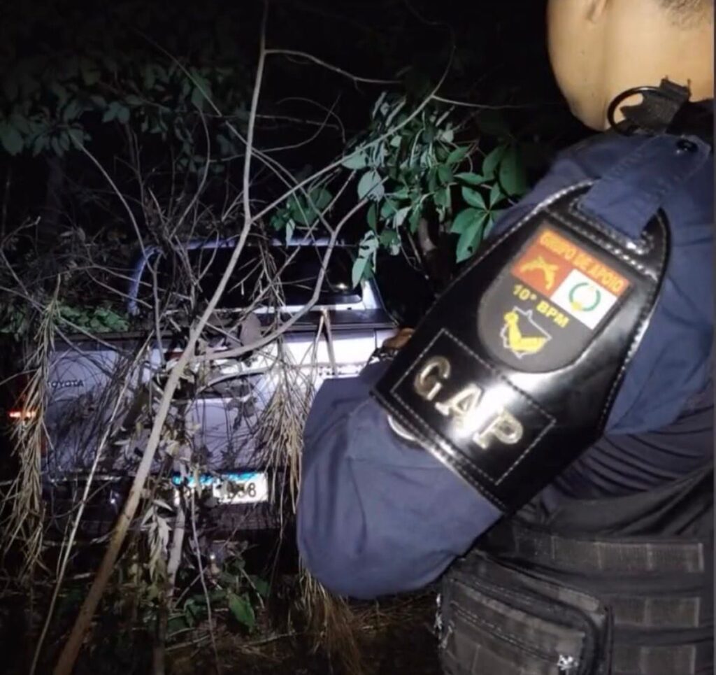 Polícia Militar Recupera Caminhonete Roubada em Cuiabá em Ação Rápida e Eficiente Polícia Militar Recupera Caminhonete Roubada em Cuiabá em Ação Rápida e Eficiente