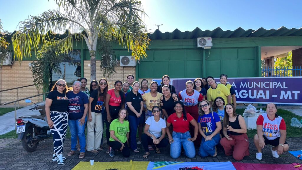Protesto de Professores em Alto Paraguai por Cumprimento do Piso Salarial Protesto de Professores em Alto Paraguai por Cumprimento do Piso Salarial