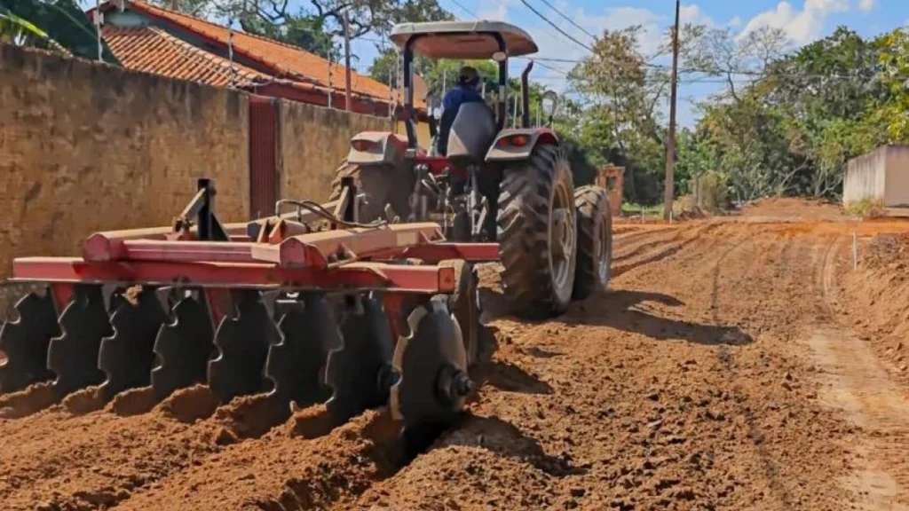 Prefeitura de Cáceres implementa teste de tecnologia inovadora para estabilização de solo Prefeitura de Cáceres implementa teste de tecnologia inovadora para estabilização de solo