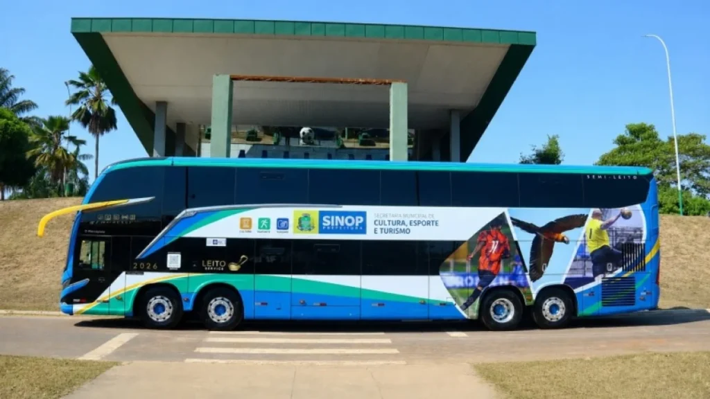 Prefeitura de Sinop amplia estrutura com novo ônibus de 64 lugares para cultura, esporte e turismo Prefeitura de Sinop amplia estrutura com novo ônibus de 64 lugares para cultura, esporte e turismo