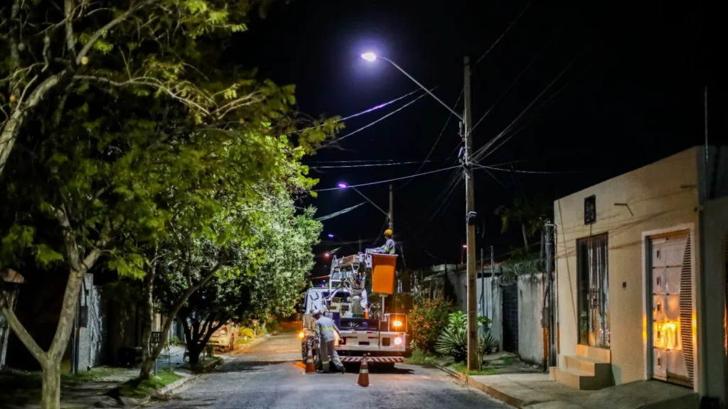 Cuiabá substitui 681 pontos de iluminação por LED e amplia economia e segurança