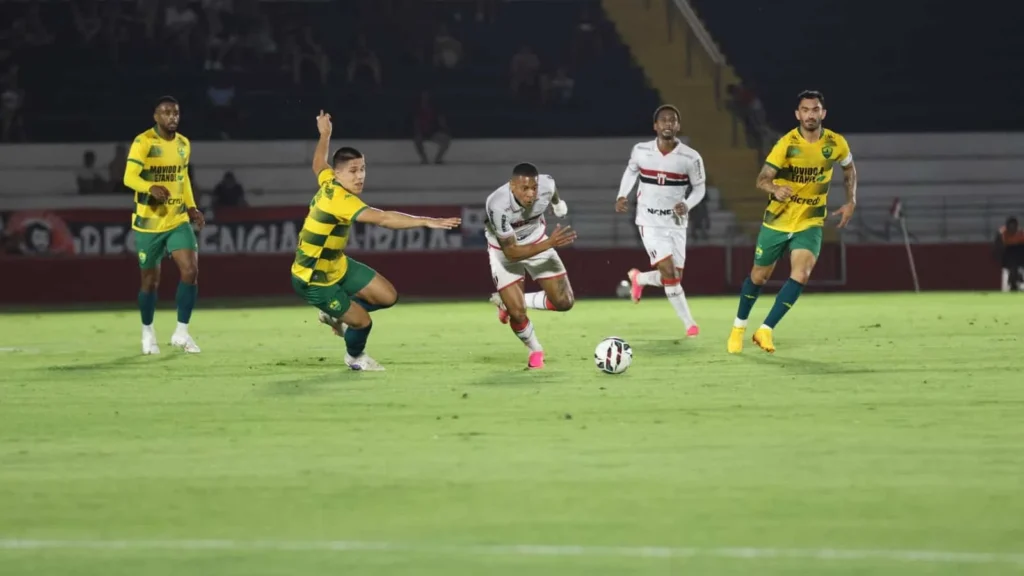 Botafogo sofre derrota para o Cuiabá e se aproxima da zona de rebaixamento na Série B