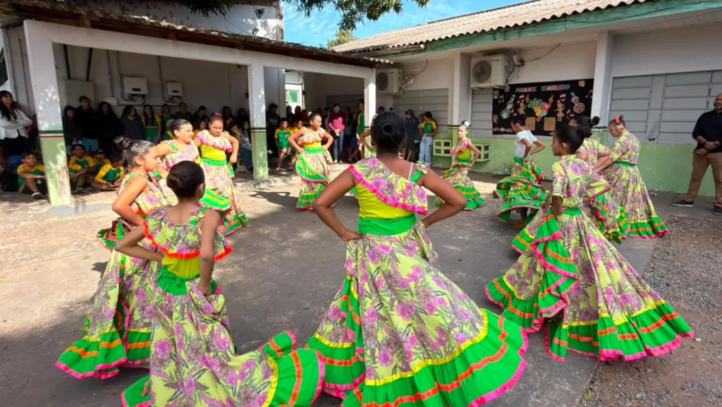 Alunos da EMEB Manoel Correia valorizam cultura mato-grossense com Siriri e Cururu