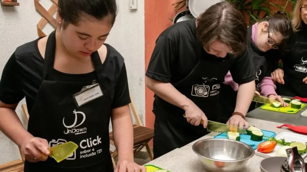 Oficina Gastronômica Inclusiva reúne jovens com Síndrome de Down para explorar sabores de Goiás e Mato Grosso Oficina Gastronômica Inclusiva reúne jovens com Síndrome de Down para explorar sabores de Goiás e Ma