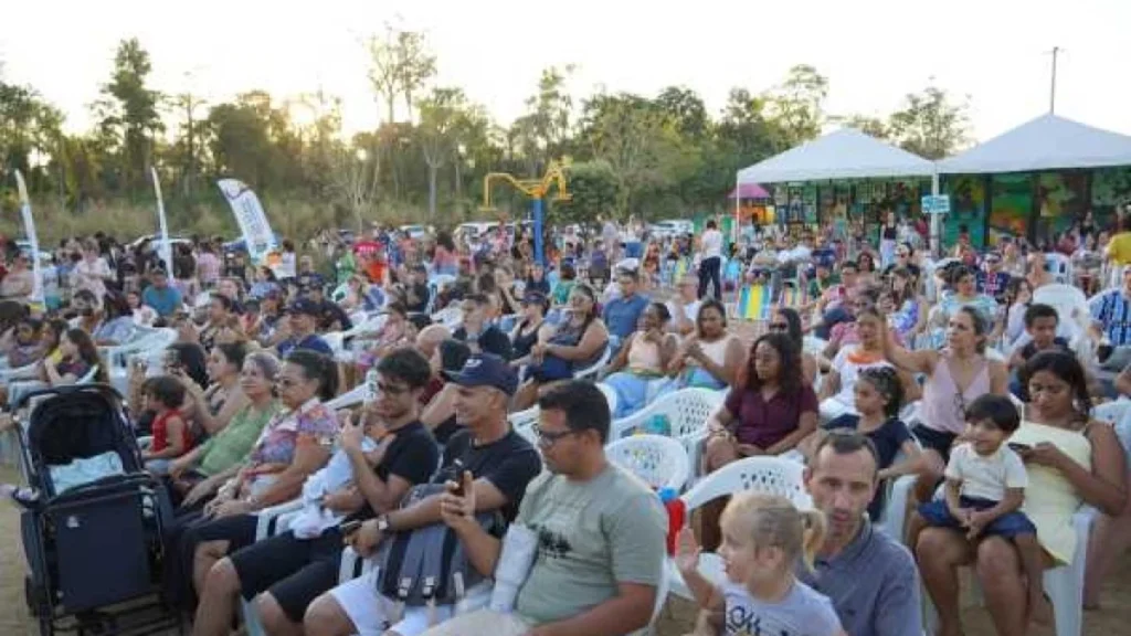 Festival Artes e Cores reúne multidão na Praça do Vida Nova, em Lucas do Rio Verde