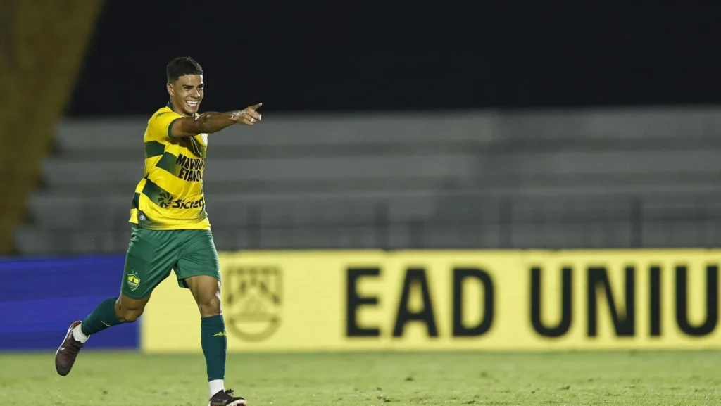 Cuiabá vence Botafogo-SP e se afasta da zona de rebaixamento na Série B Cuiabá vence Botafogo-SP e se afasta da zona de rebaixamento na Série B