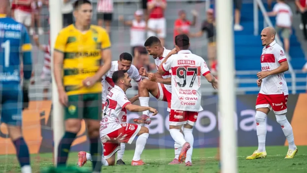 CRB domina e vence Cuiabá por 3 a 0 em confronto direto na Série B