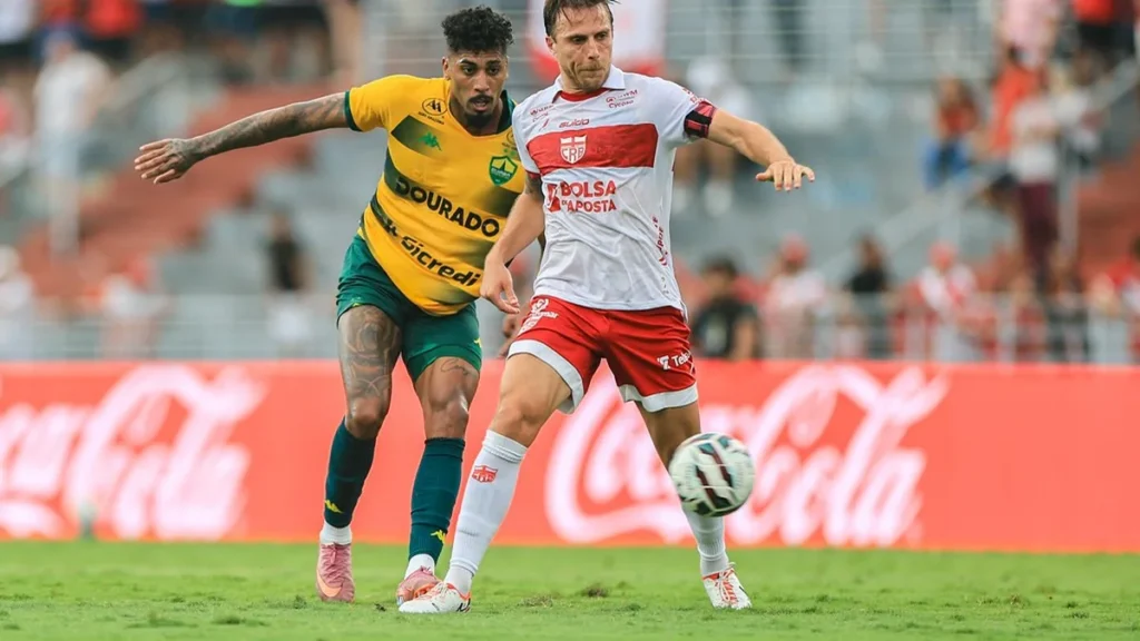 CRB domina o Cuiabá com goleada de 3 a 0 e sobe na briga pelo G6 da Série B CRB domina o Cuiabá com goleada de 3 a 0 e sobe na briga pelo G6 da Série B
