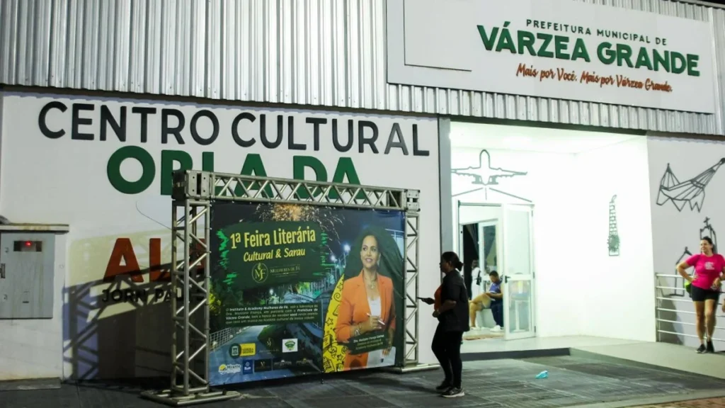 Feira Literária na Orla de Várzea Grande une arte, literatura e cultura local Feira Literária na Orla de Várzea Grande une arte, literatura e cultura local