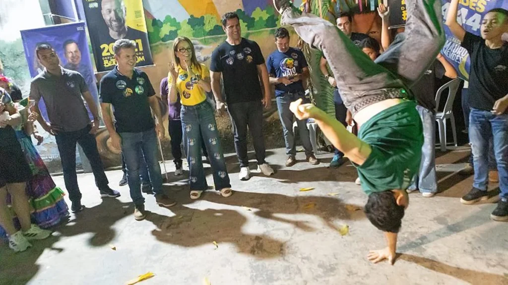 Mauro Mendes reúne artistas e produtores culturais em ato de apoio em Cuiabá Mauro Mendes reúne artistas e produtores culturais em ato de apoio em Cuiabá