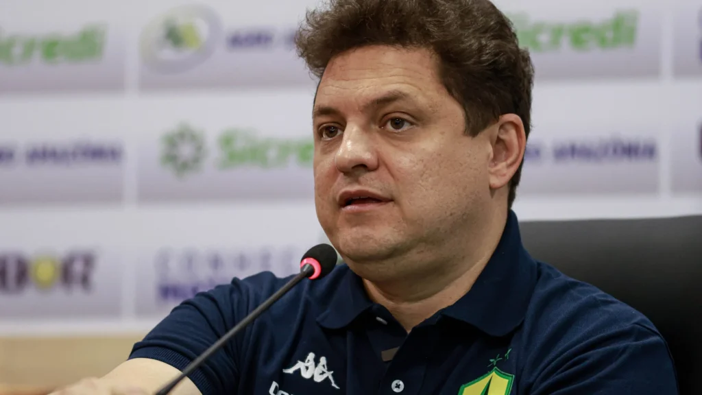 Presidente do Cuiabá denuncia “estelionato esportivo” em dívida do Santos Presidente do Cuiabá denuncia "estelionato esportivo" em dívida do Santos