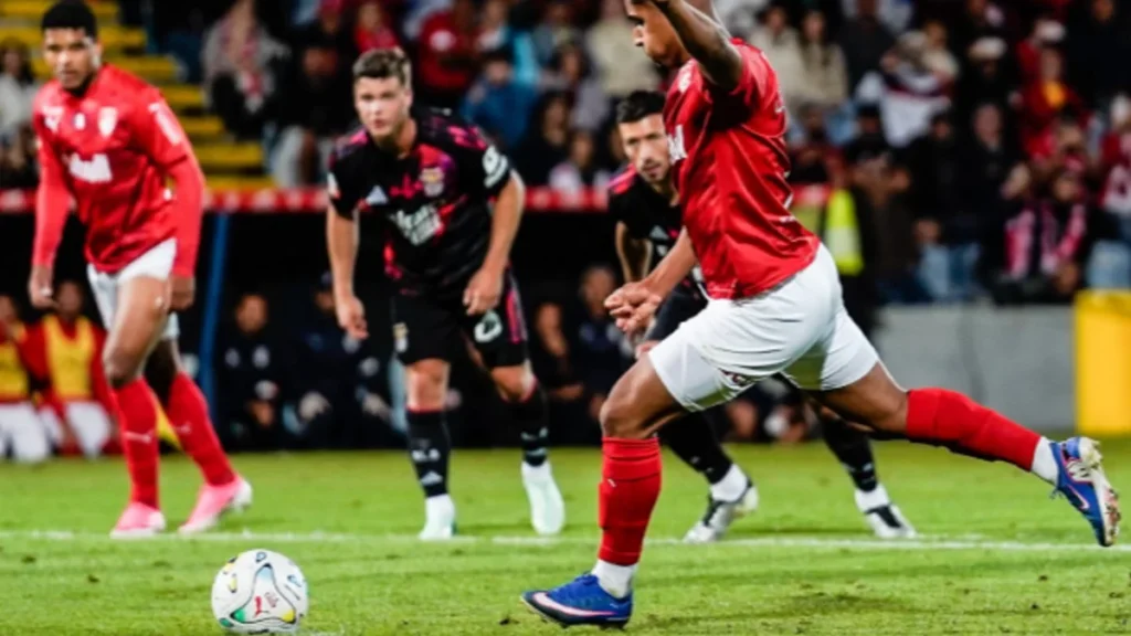 Santa Clara x Benfica: confronto decisivo com a águia em busca do topo e açorianos mirando o pódio