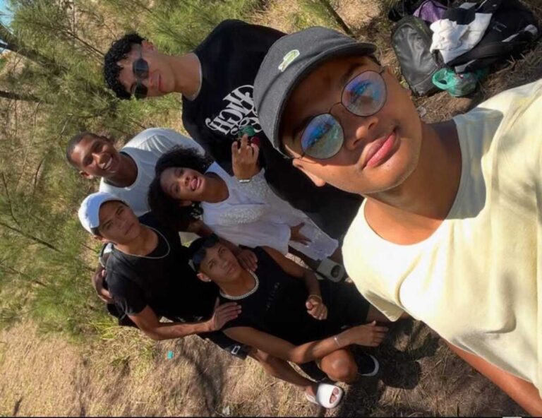 Jovens de Cabo Frio Criam Minissérie de Terror Usando Celulares e Criatividade Imagem do artigo