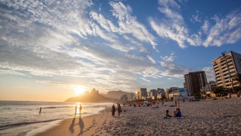 Rio de Janeiro Brilha no ‘Oscar do Turismo’ 2025 com Três Prêmios Imagem do artigo