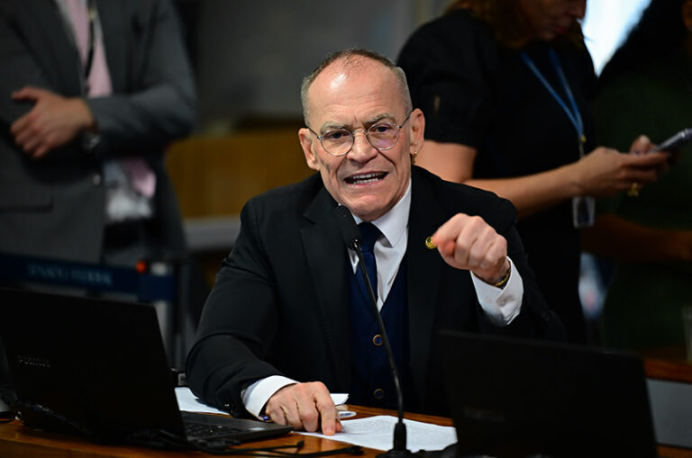 Proteção aos Idosos: Senado Proíbe Cancelamento de Planos de Saúde Imagem do artigo