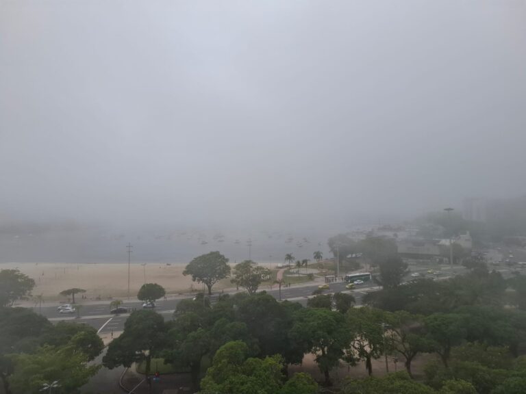 Nevoeiro Cobre a Orla do Rio e Niterói Neste Sábado Imagem do artigo