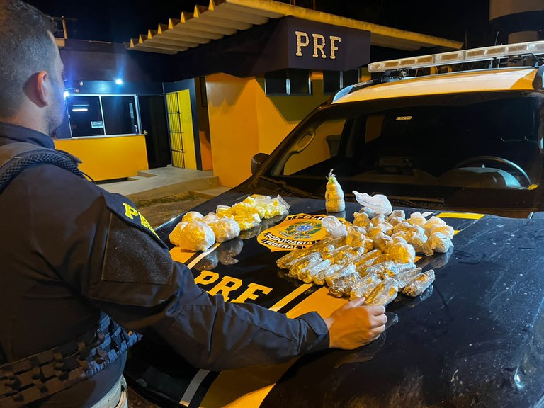 PRF Apreende Drogas e Granada Artesanal em Ônibus Interestadual na BR-101 Imagem do artigo