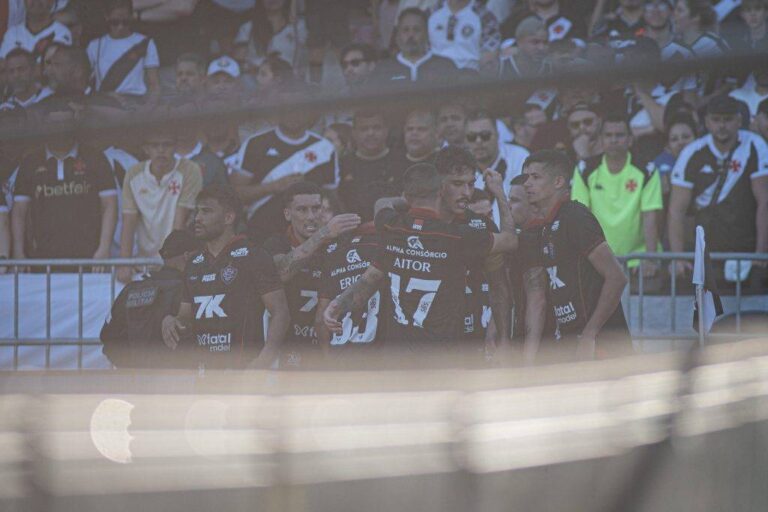 Vitória é Derrotado pelo Vasco com Gol nos Acréscimos em Jogo Empolgante Imagem do artigo