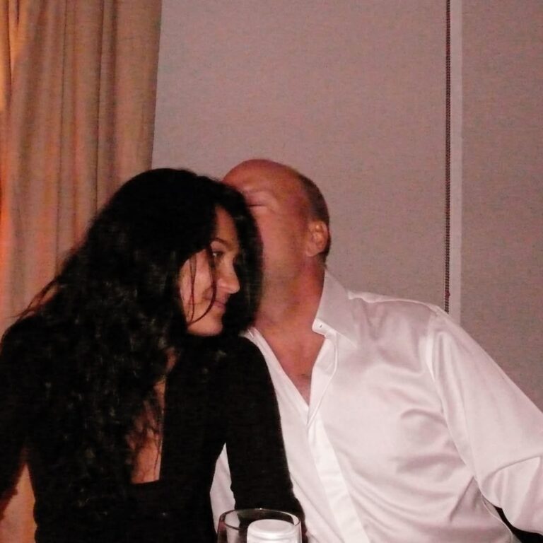 Amor em Tempos Difíceis: Mulher de Bruce Willis Celebra 18 Anos de Companheirismo