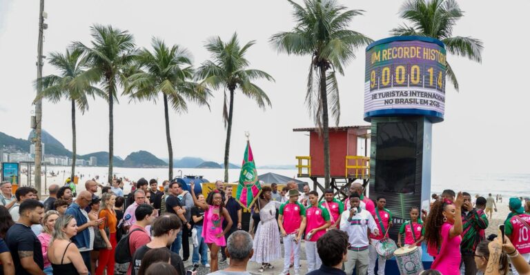 Brasil Bate Recorde com 9 Milhões de Turistas Estrangeiros em 2025 Brasil Bate Recorde com 9 Milhões de Turistas Estrangeiros em 2025