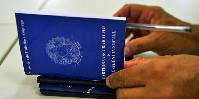 Crescimento das Carteiras Assinadas: IBGE Registra Avanço de 2,6% Crescimento das Carteiras Assinadas: IBGE Registra Avanço de 2,6%