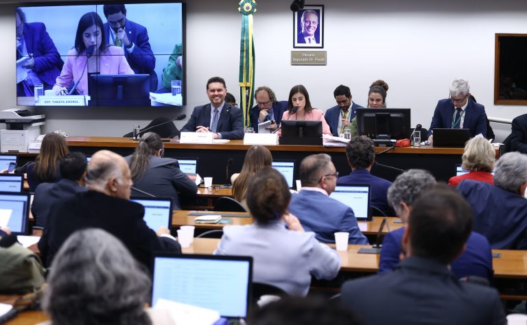 Comissão Especial da Câmara Aprova Novo Plano Nacional de Educação: Diretrizes para a Próxima Década Imagem do artigo
