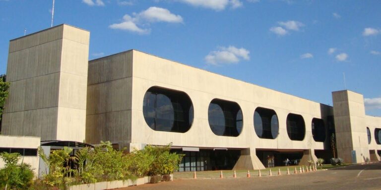 Exposição “MEME: no Br@sil da memeficação” Explora a Cultura dos Memes em Brasília Exposição "MEME: no Br@sil da memeficação" Explora a Cultura dos Memes em Brasília