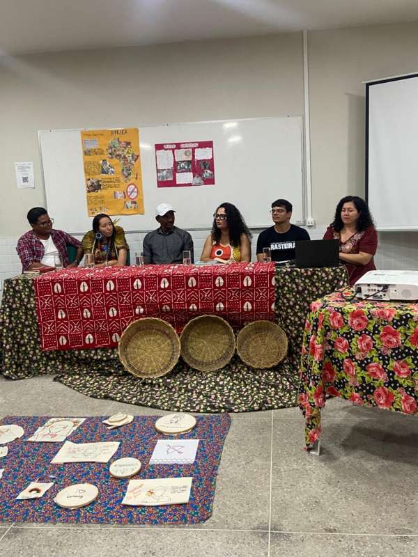 Fecisc Promove Roda de Diálogo sobre Educação Antirracista e Patrimônio Afropindorâmico Fecisc Promove Roda de Diálogo sobre Educação Antirracista e Patrimônio Afropindorâmico