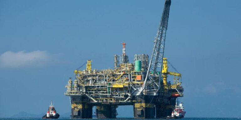 Vazamento de Gás Interrompe Operações da Plataforma P-40 da Petrobras na Bacia de Campos Imagem do artigo