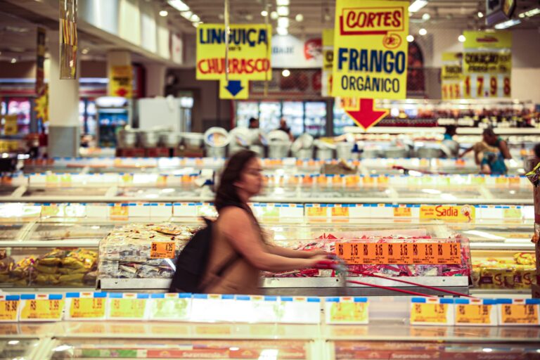 Inflação sob controle: Alimentos mostram queda pela primeira vez no governo Lula Inflação sob controle: Alimentos mostram queda pela primeira vez no governo Lula