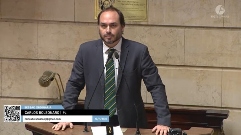 Carlos Bolsonaro Renuncia ao Cargo de Vereador para Candidatura ao Senado em Santa Catarina Imagem do artigo