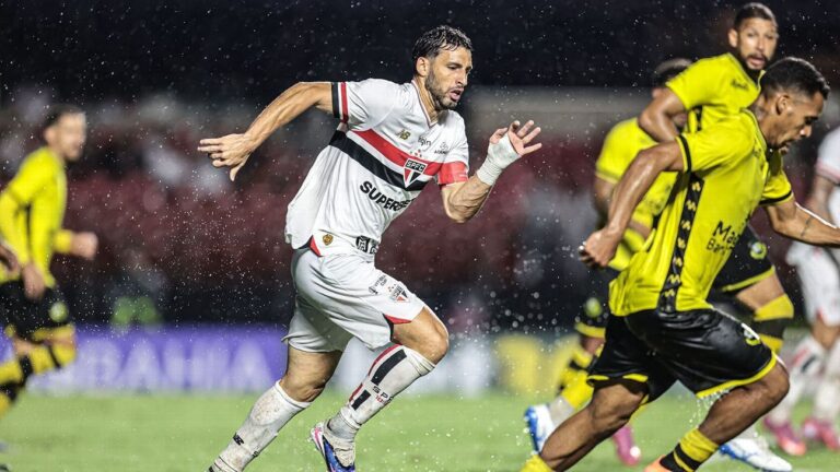 Calleri Fala Sobre Crise Política no São Paulo: ‘Mão no Fogo’ pelos Companheiros Calleri Fala Sobre Crise Política no São Paulo: 'Mão no Fogo' pelos Companheiros