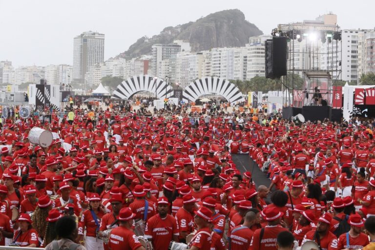 Carnaval de Recordes: Acelerando o Turismo e Inovações em Patrocínios para 2024 Carnaval de Recordes: Acelerando o Turismo e Inovações em Patrocínios para 2024