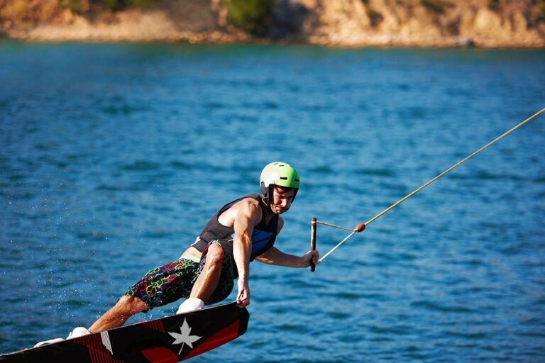 De Norte a Sul: 9 Destinos Imperdíveis para Esportes Náuticos Neste Verão De Norte a Sul: 9 Destinos Imperdíveis para Esportes Náuticos Neste Verão