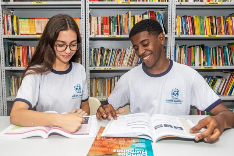 Educação: O Desafio Crucial para o Desenvolvimento do Rio de Janeiro Educação: O Desafio Crucial para o Desenvolvimento do Rio de Janeiro