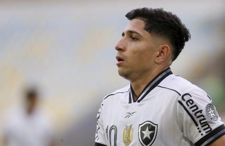 Frustração no Mercado: Fluminense Desiste de Savarino do Botafogo Frustração no Mercado: Fluminense Desiste de Savarino do Botafogo