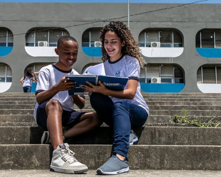 Governo do RJ Anuncia Abertura de 10 Mil Vagas na Rede Estadual para 2026 Governo do RJ Anuncia Abertura de 10 Mil Vagas na Rede Estadual para 2026