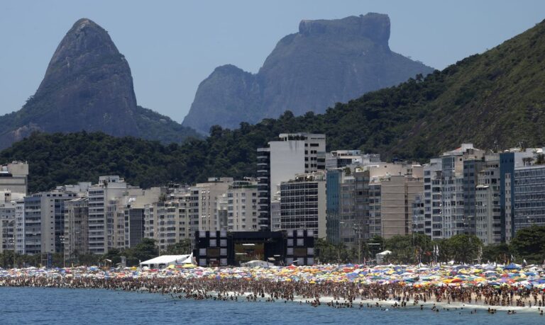 Rio de Janeiro pode gerar R$ 12,8 bilhões com turismo no verão de 2026