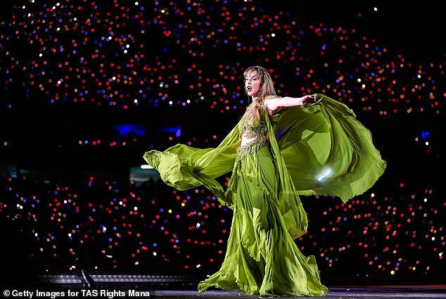 Taylor Swift adia show no Brasil após morte trágica de fã em meio a calor extremo Taylor Swift adia show no Brasil após morte trágica de fã em meio a calor extremo