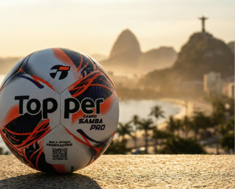 Topper Anuncia Bola Oficial do Campeonato Carioca 2026 e Reforça Tradição no Futebol Topper Anuncia Bola Oficial do Campeonato Carioca 2026 e Reforça Tradição no Futebol