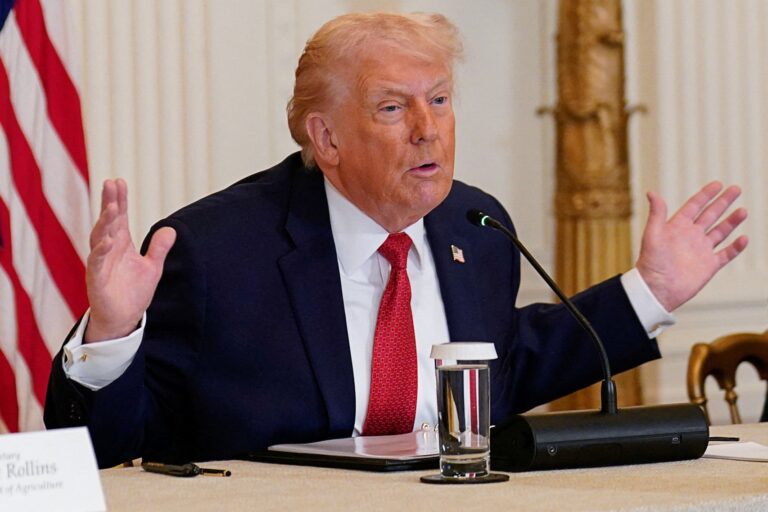 União Europeia Convoca Reunião de Emergência Após Ameaça de Tarifas de Trump União Europeia Convoca Reunião de Emergência Após Ameaça de Tarifas de Trump