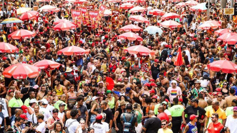 Carnaval 2026: Brasil Recebe 300 Mil Turistas e Gera US$ 186 Milhões na Economia Carnaval 2026: Brasil Recebe 300 Mil Turistas e Gera US$ 186 Milhões na Economia