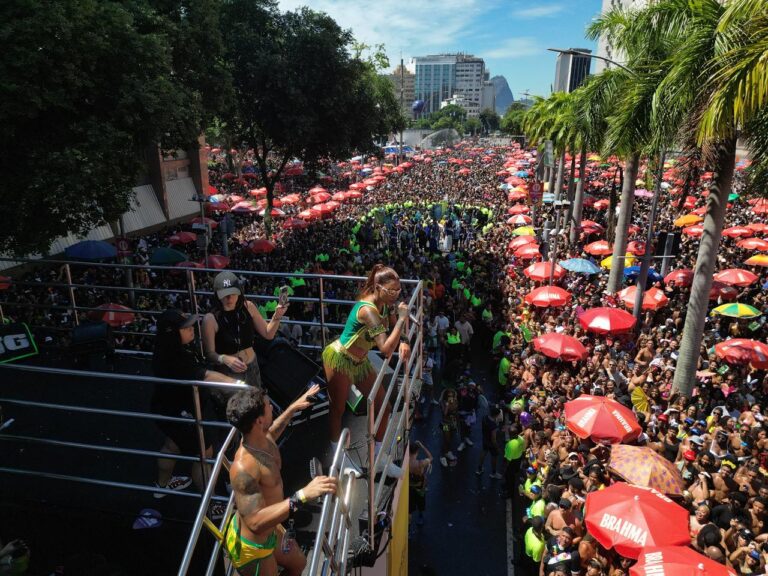 Carnaval 2026 Eleva Ocupação Hoteleira no Rio: Capital Quase Lotada e Interior com 80% de Taxa Carnaval 2026 Eleva Ocupação Hoteleira no Rio: Capital Quase Lotada e Interior com 80% de Taxa