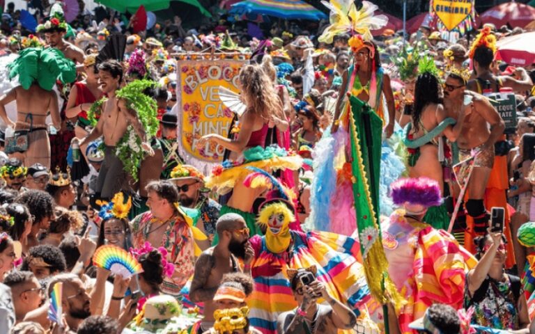Carnaval 2026: Espera-se Mais de 65 Milhões de Foliões nas Ruas do Brasil Carnaval 2026: Espera-se Mais de 65 Milhões de Foliões nas Ruas do Brasil