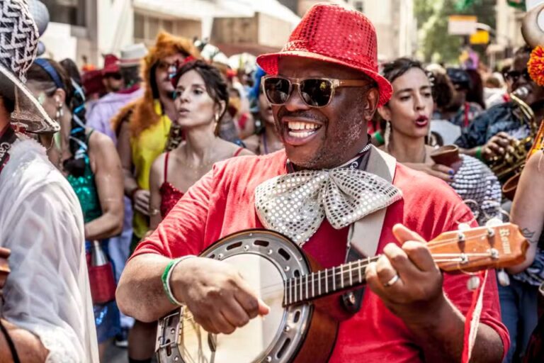 Carnaval no Rio: 108 Blocos Agitam o Fim de Semana de Folia