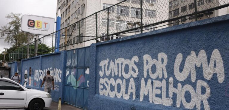 Crise Educacional no Brasil: Dois Casos Que Expostos Desafios Urgentes Crise Educacional no Brasil: Dois Casos Que Expostos Desafios Urgentes