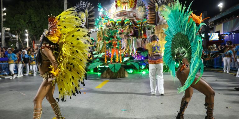Desfiles do Carnaval no RJ: Tuiuti, Vila Isabel, Grande Rio e Salgueiro encerram com emoção Desfiles do Carnaval no RJ: Tuiuti, Vila Isabel, Grande Rio e Salgueiro encerram com emoção