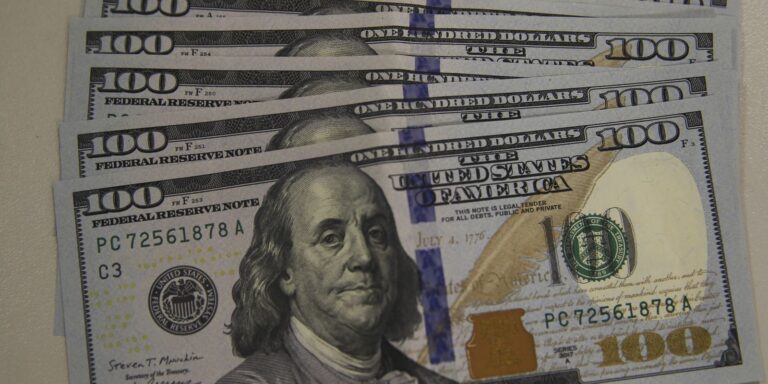 Dólar Atinge R$ 5,24 em Meio a Tensão Internacional entre EUA e Irã
